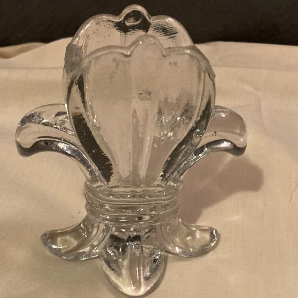 ATQ US GLASS EAPG-1900s Fleur De Lis Pattern Toothpick Holder-4" H & 3.5" W-EUC - Picture 3 of 9